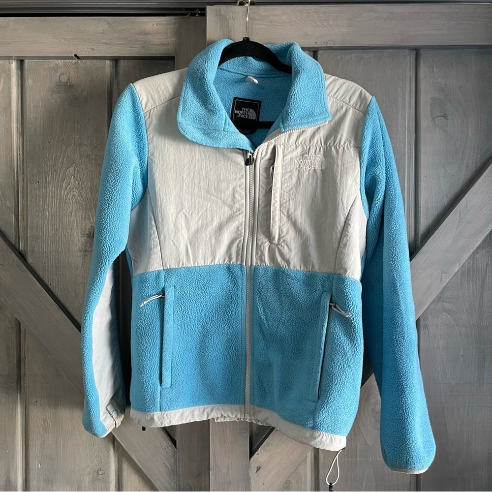 The North Face women’s Polartec Denali Jacket Size small‎ baby blue light gray
